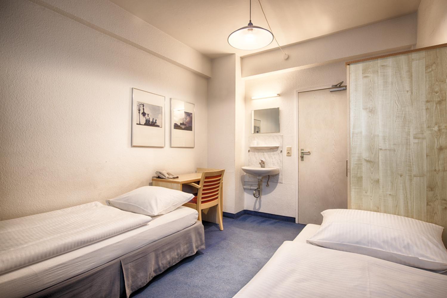 Enjoy Hostel Berlin City West Exterior photo
